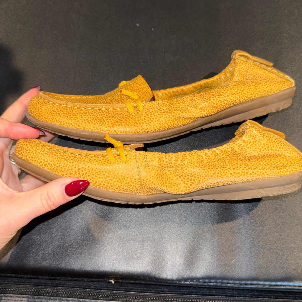 Hush Puppies Mustard Yellow Leather Moccasins size 8.5 - Picture 6 of 9